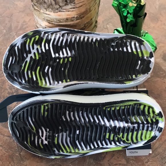 Kid’s camo inspired colored slip on shoes - Picture 5 of 6
